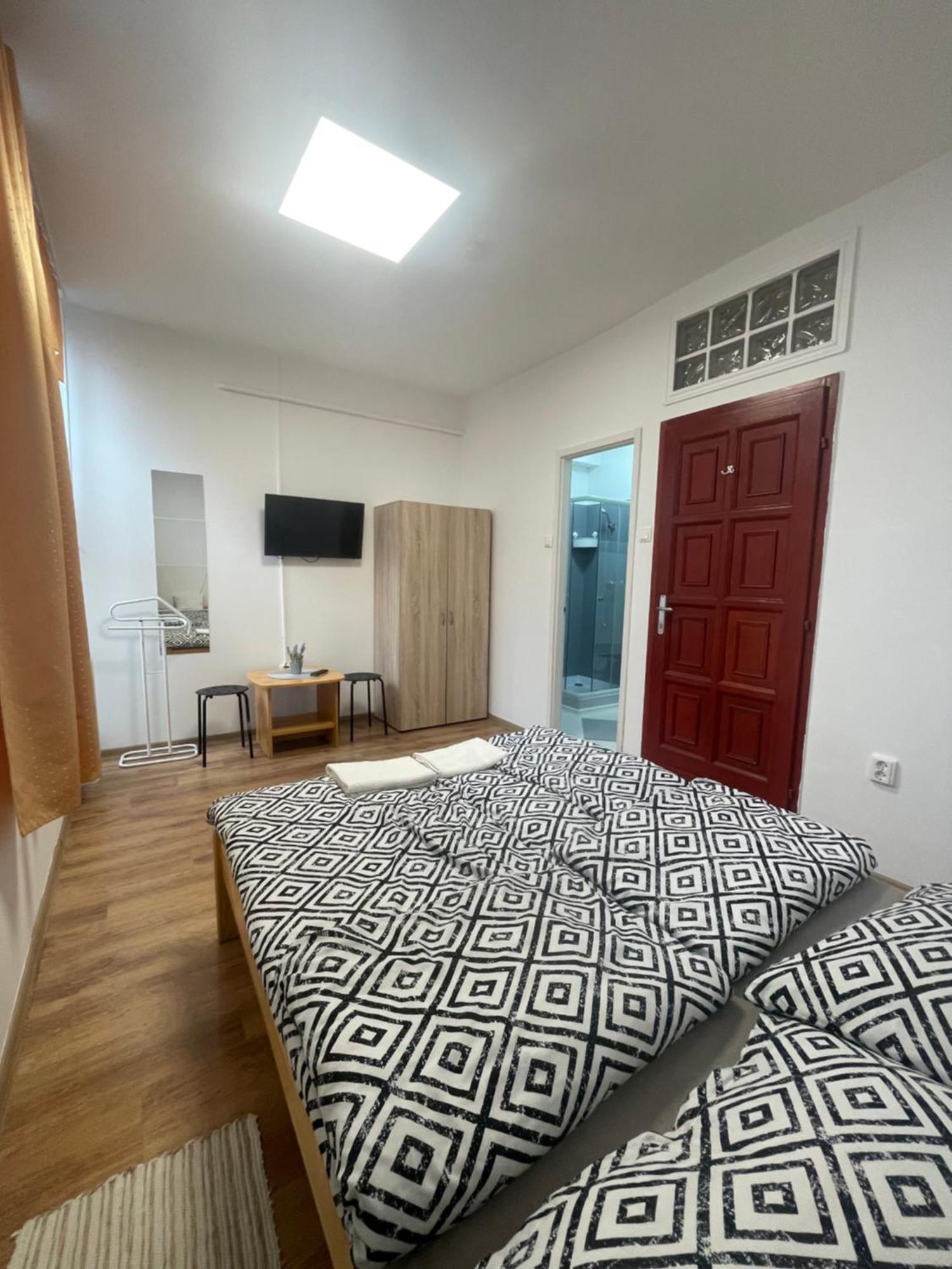 Hotel Alom Vendeghaz Dunaújváros Exterior foto